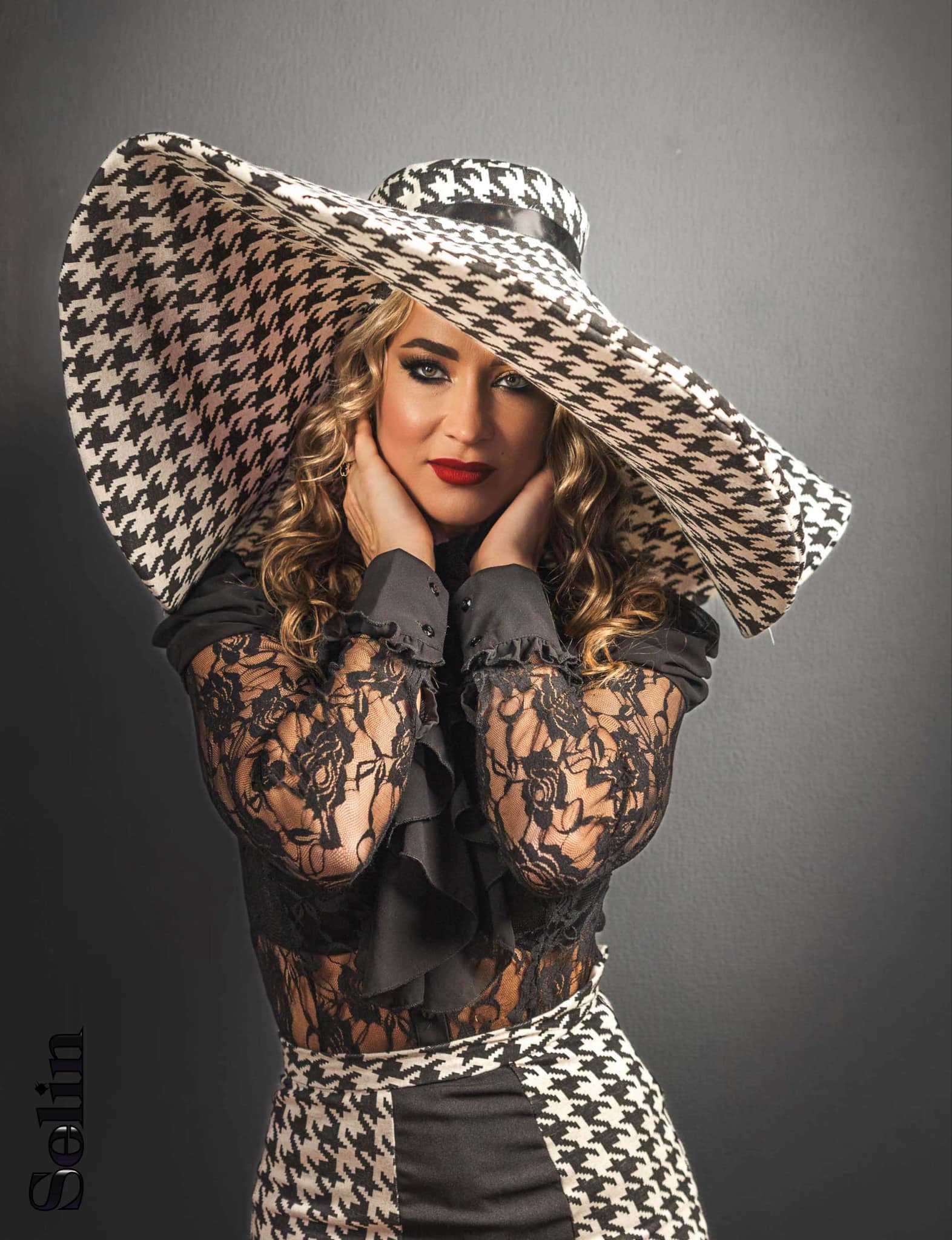 Selin Magazine feature portrait of Cathy Neale design